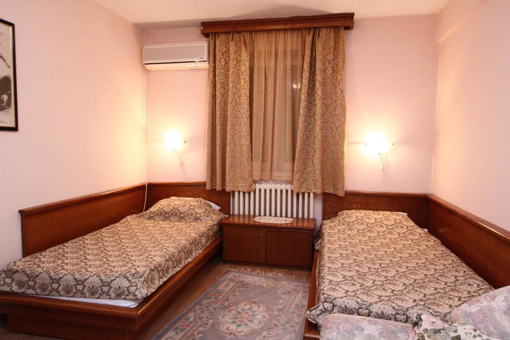 Garni Hotel Pbg Subotica Zimmer foto