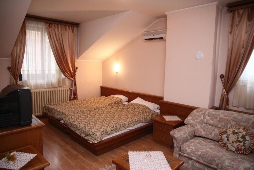Garni Hotel Pbg Subotica Zimmer foto