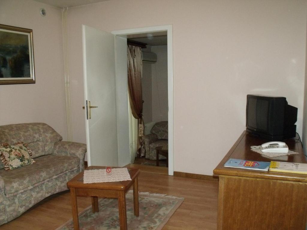 Garni Hotel Pbg Subotica Zimmer foto